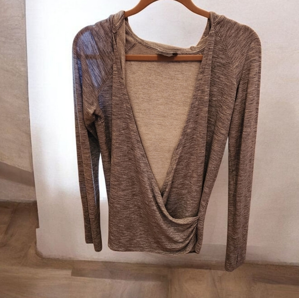 EUC Athleta Light Heather Blue Women’s Sz M Faux Wrap Hooded Long Sleeve Top